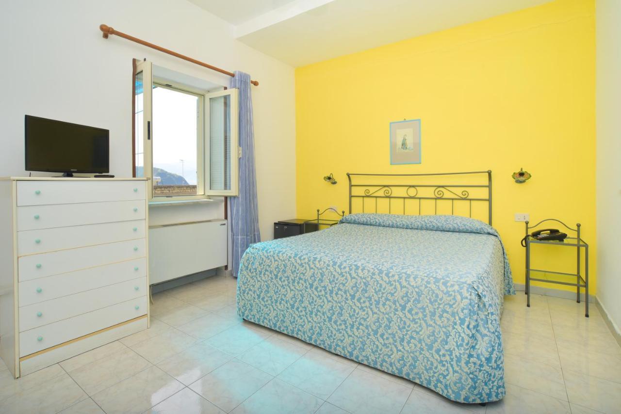 Hotel Celeste Procida Exteriör bild