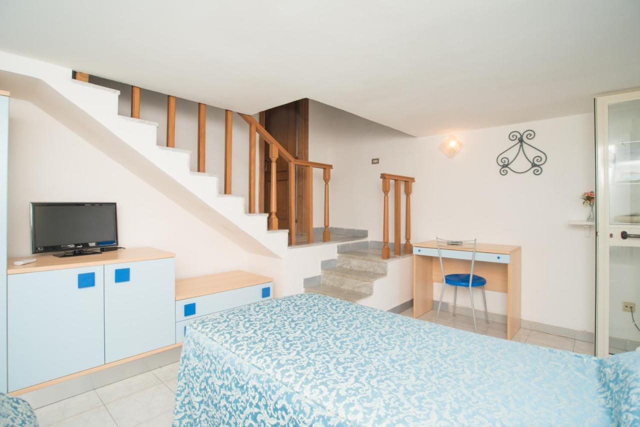 Hotel Celeste Procida Exteriör bild