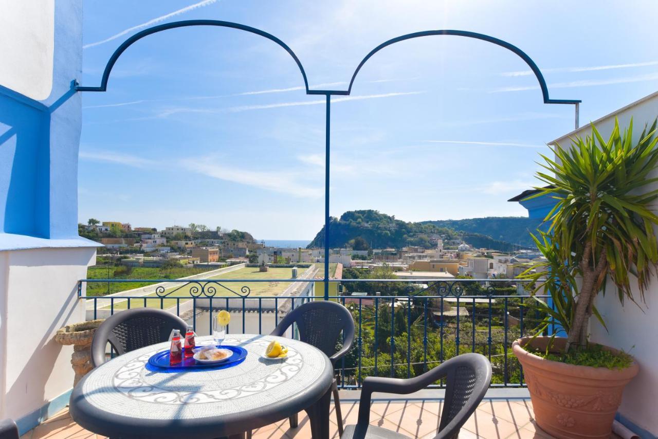 Hotel Celeste Procida Exteriör bild