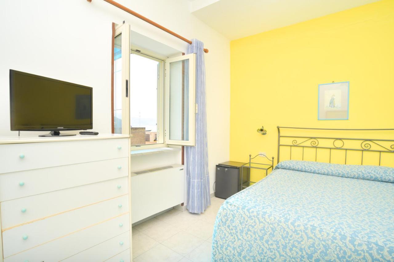 Hotel Celeste Procida Exteriör bild