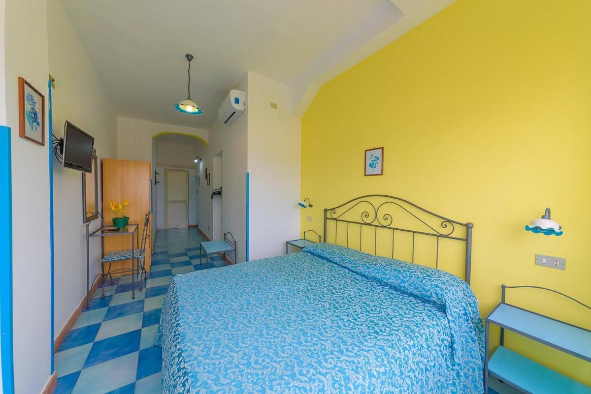 Hotel Celeste Procida Exteriör bild