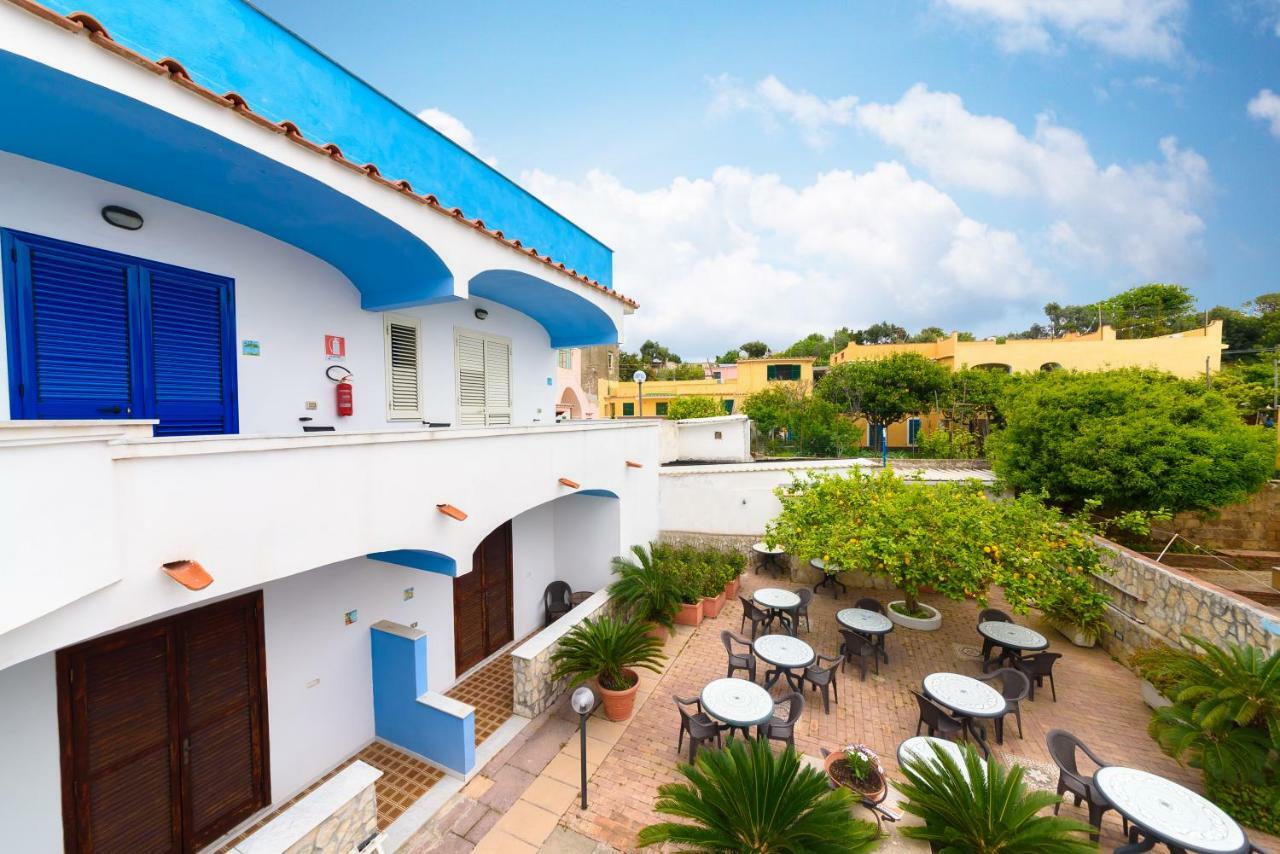 Hotel Celeste Procida Exteriör bild